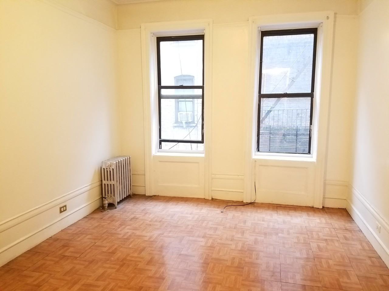 Broadway & Thayer St #2w