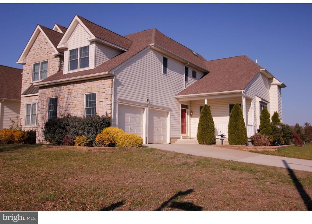 10 Fieldcrest Dr - Photo 2 of 24