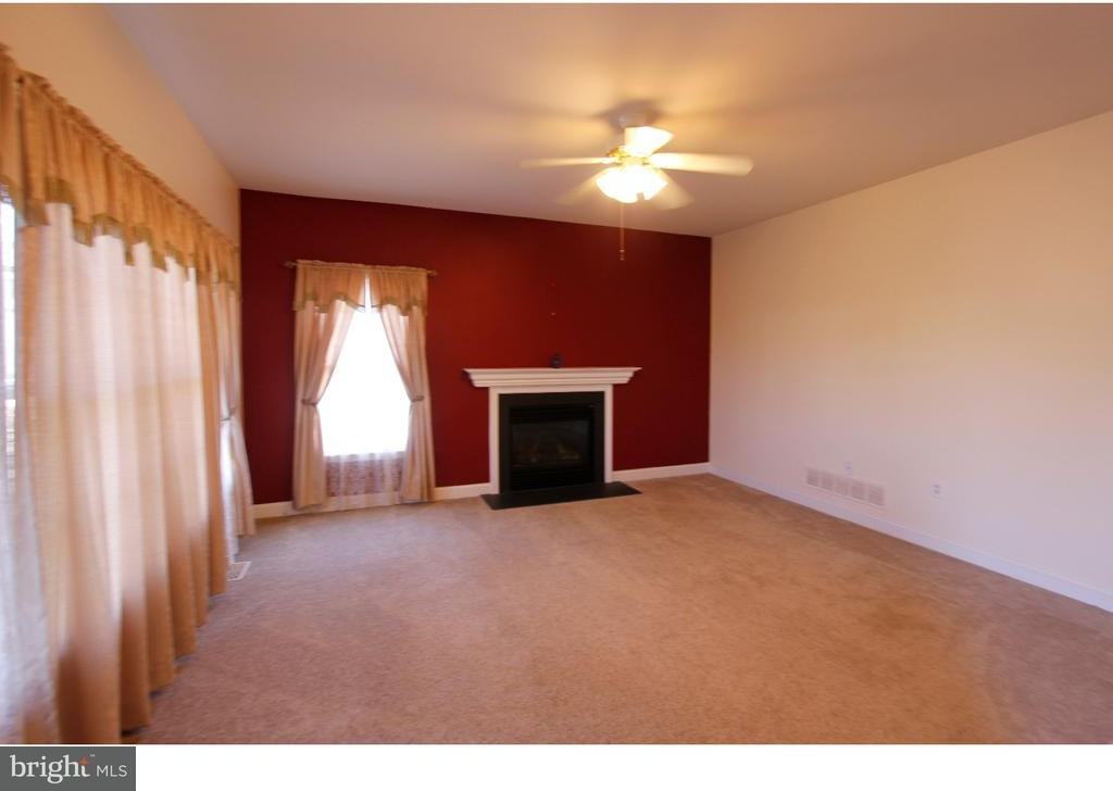 10 Fieldcrest Dr - Photo 3 of 24