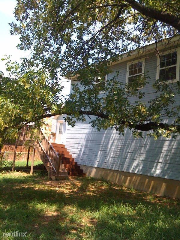 2223 N Locust St - Photo 3 of 3