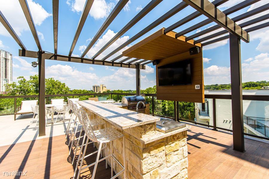 600 E Riverside Dr - Photo 2 of 10