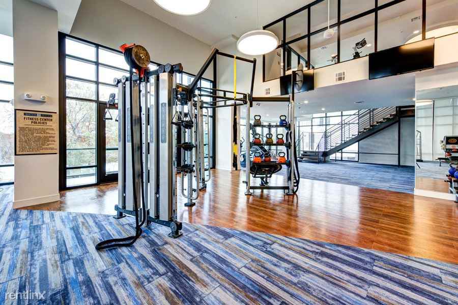 600 E Riverside Dr - Photo 3 of 10