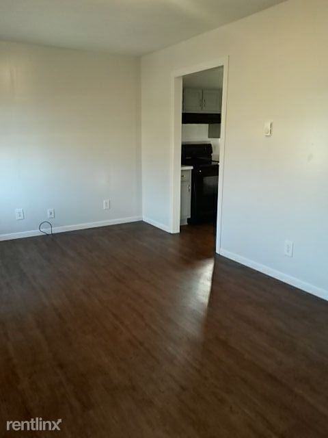 109 S Main St - Photo 3 of 10