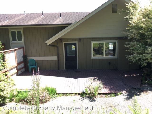 1090 Vista Dr - Photo 3 of 30