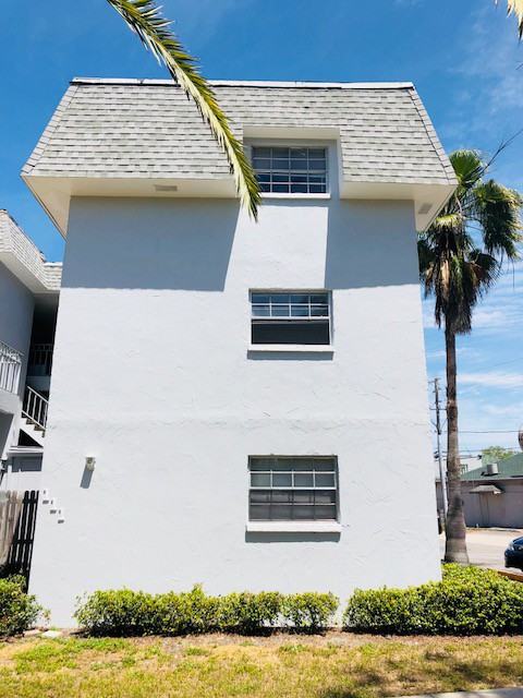 111 SW Madison Circle NE - Photo 2 of 16