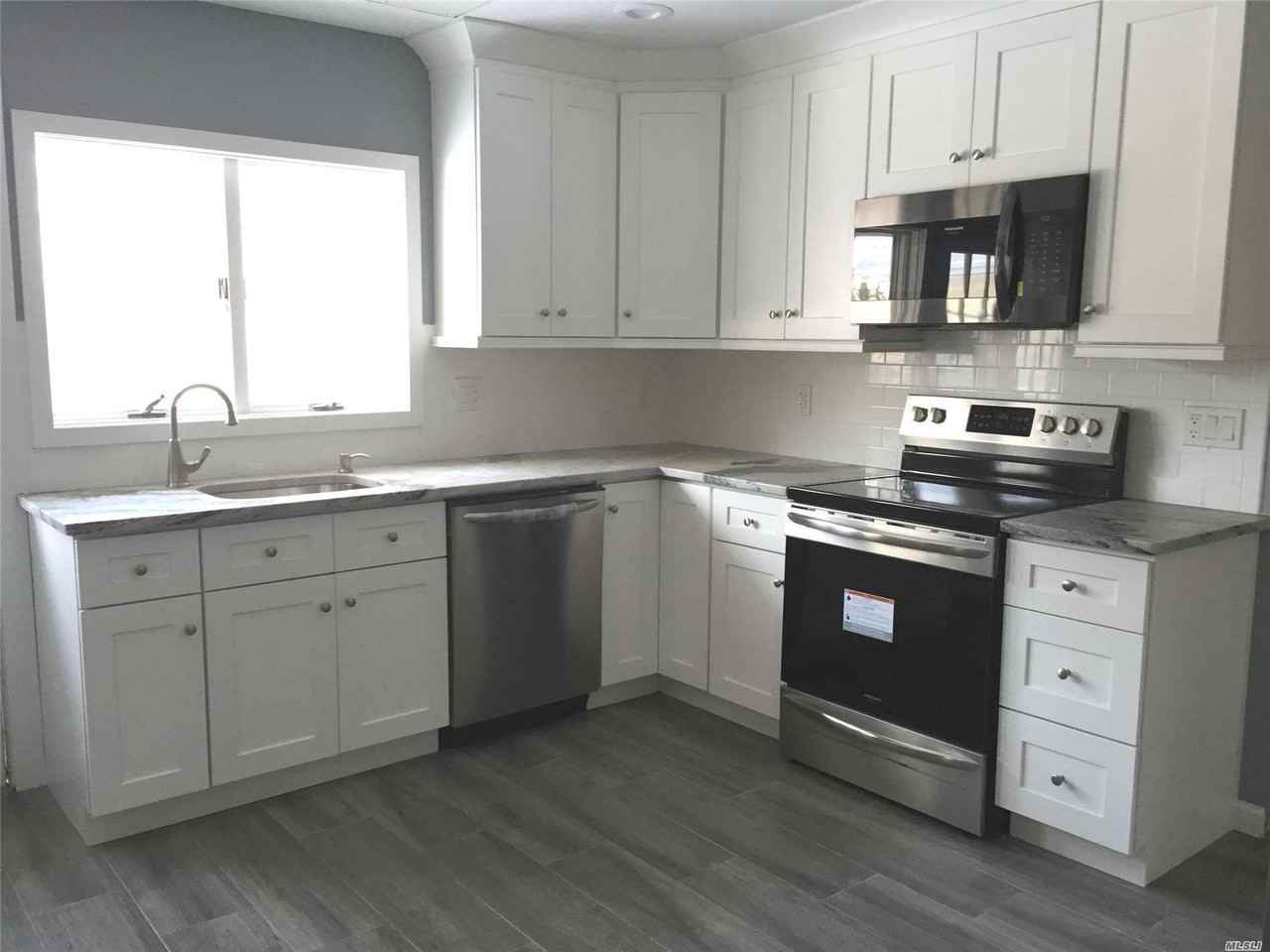 2111 Cayuga Dr - Photo 2 of 6