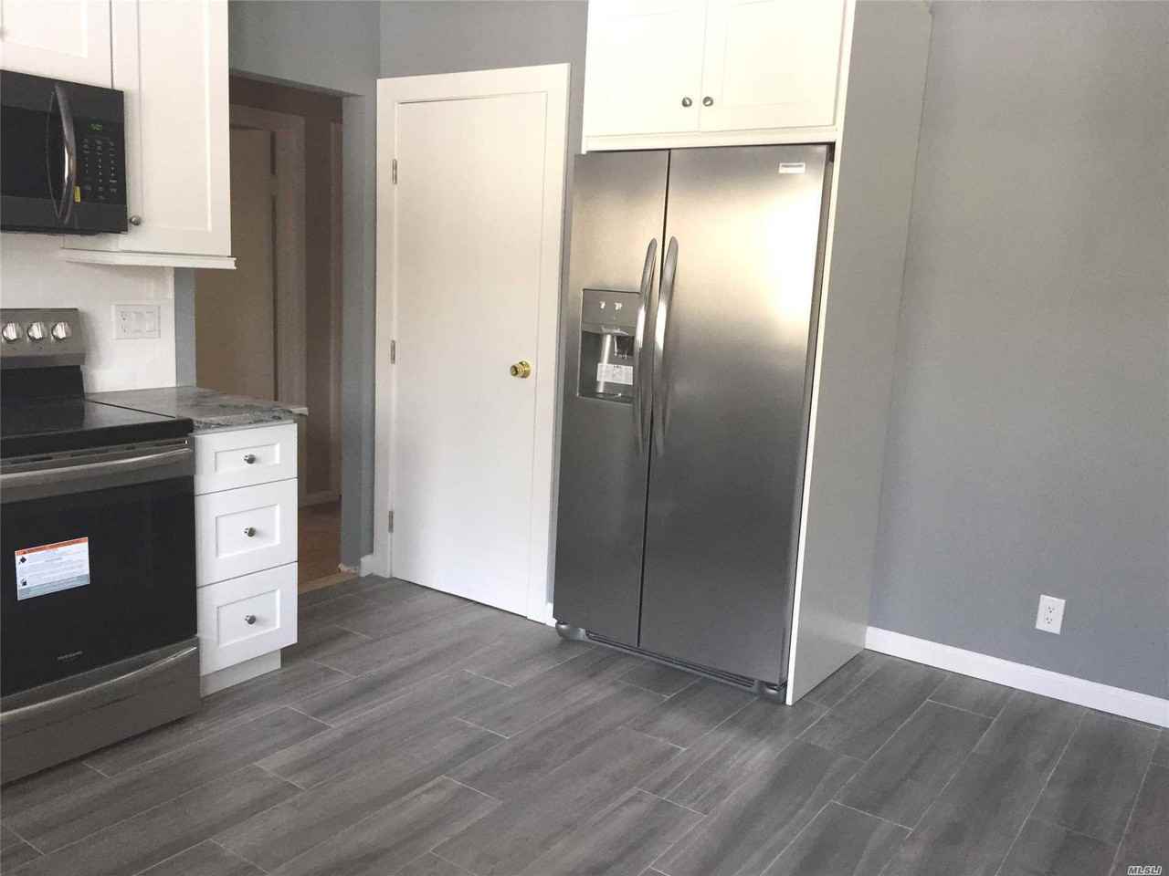 2111 Cayuga Dr - Photo 3 of 6