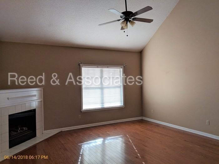 4993 Wolfchase Farms Pkwy - Photo 3 of 9