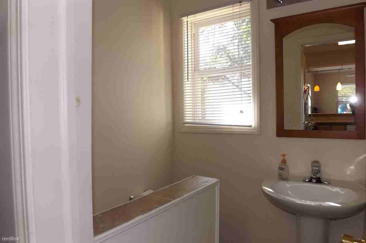 1909 W 47th Terrace - Photo 2 of 10