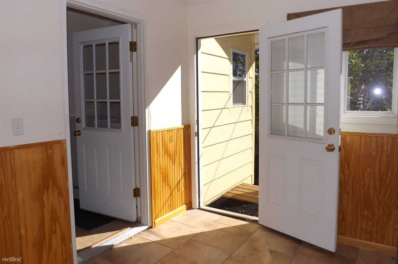 1909 W 47th Terrace - Photo 3 of 10