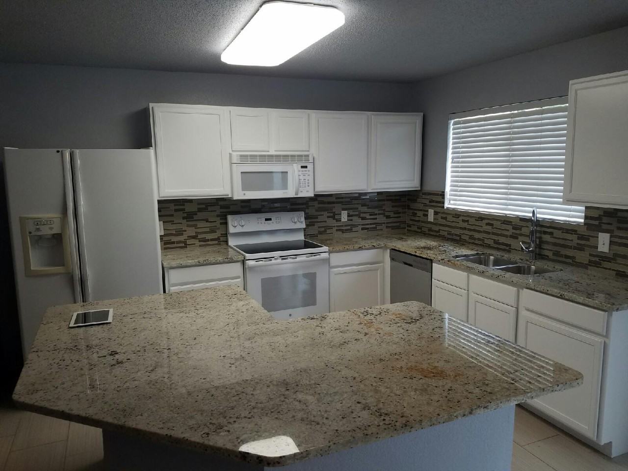 10720 Emerald Park Ln - Photo 2 of 8