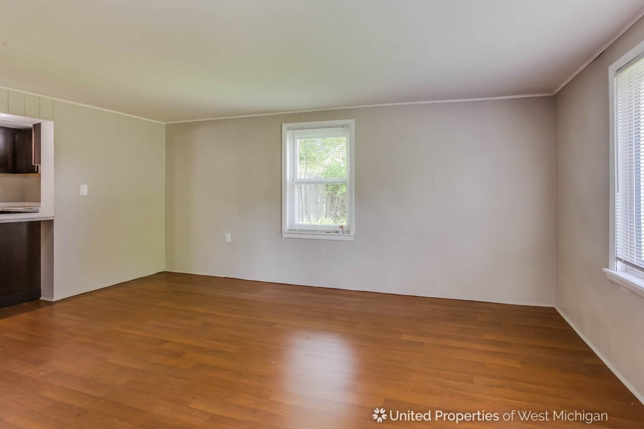 276 Grove St - Photo 2 of 20