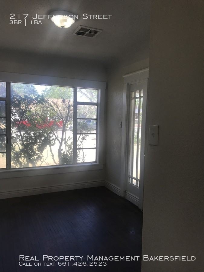 217 Jefferson St - Photo 2 of 8