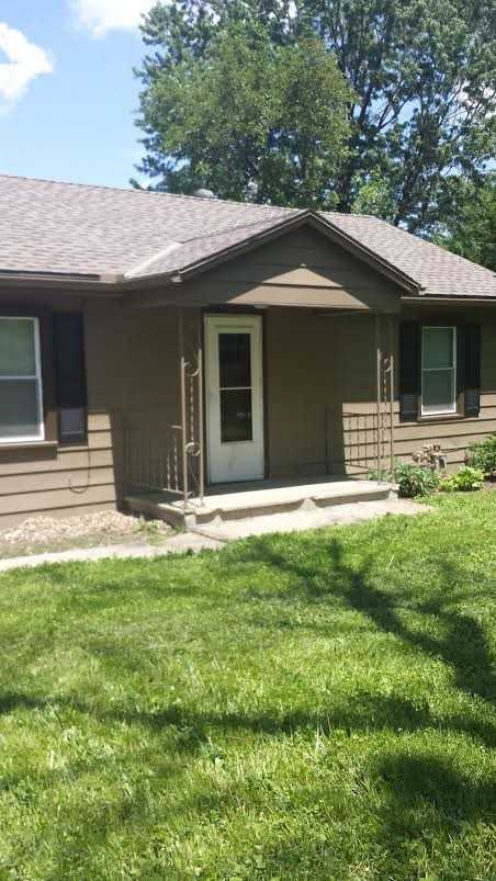 5700 NE 52nd St - Photo 2 of 14