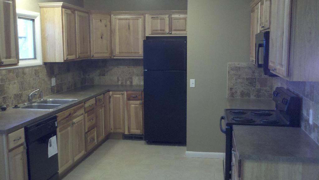 590 S Milton Ave - Photo 2 of 5