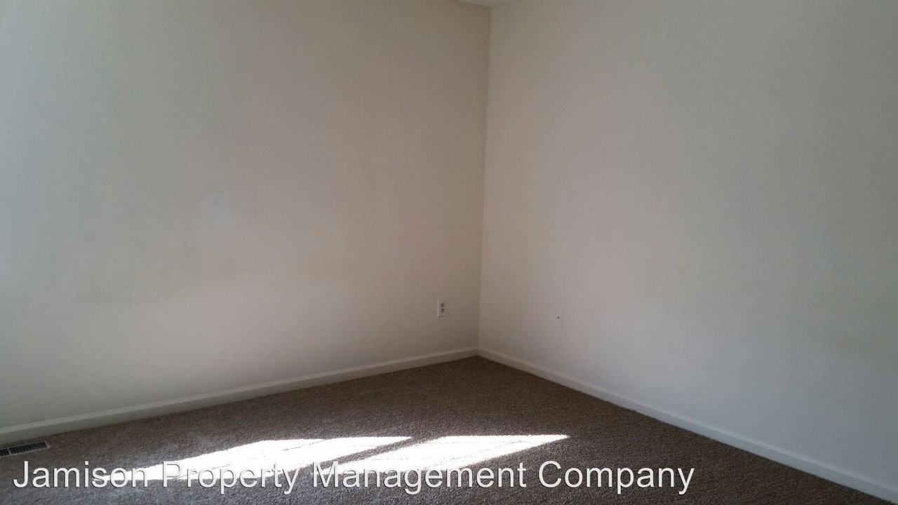 8809 Hunter Ridge Dr - Photo 2 of 3