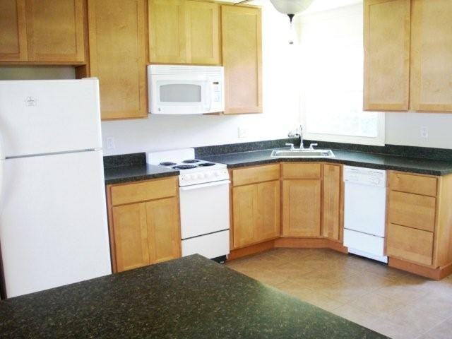 908 Center Ct - Photo 2 of 14