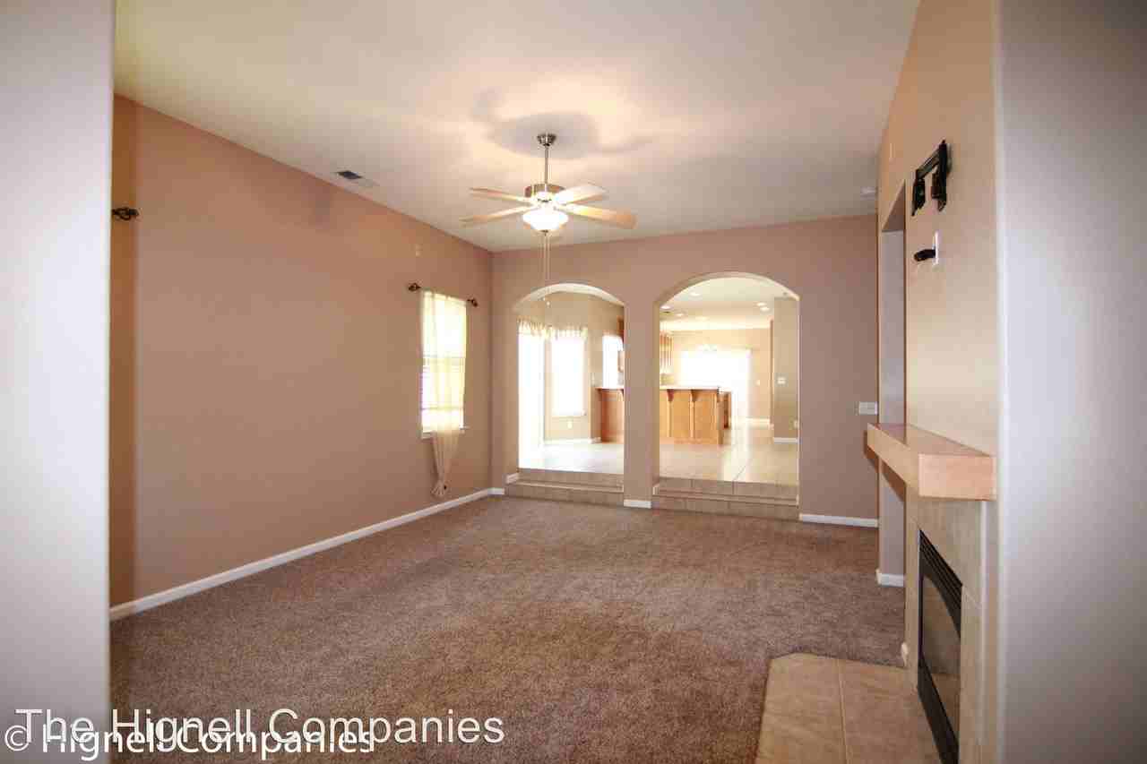 1339 Yosemite Dr - Photo 2 of 17