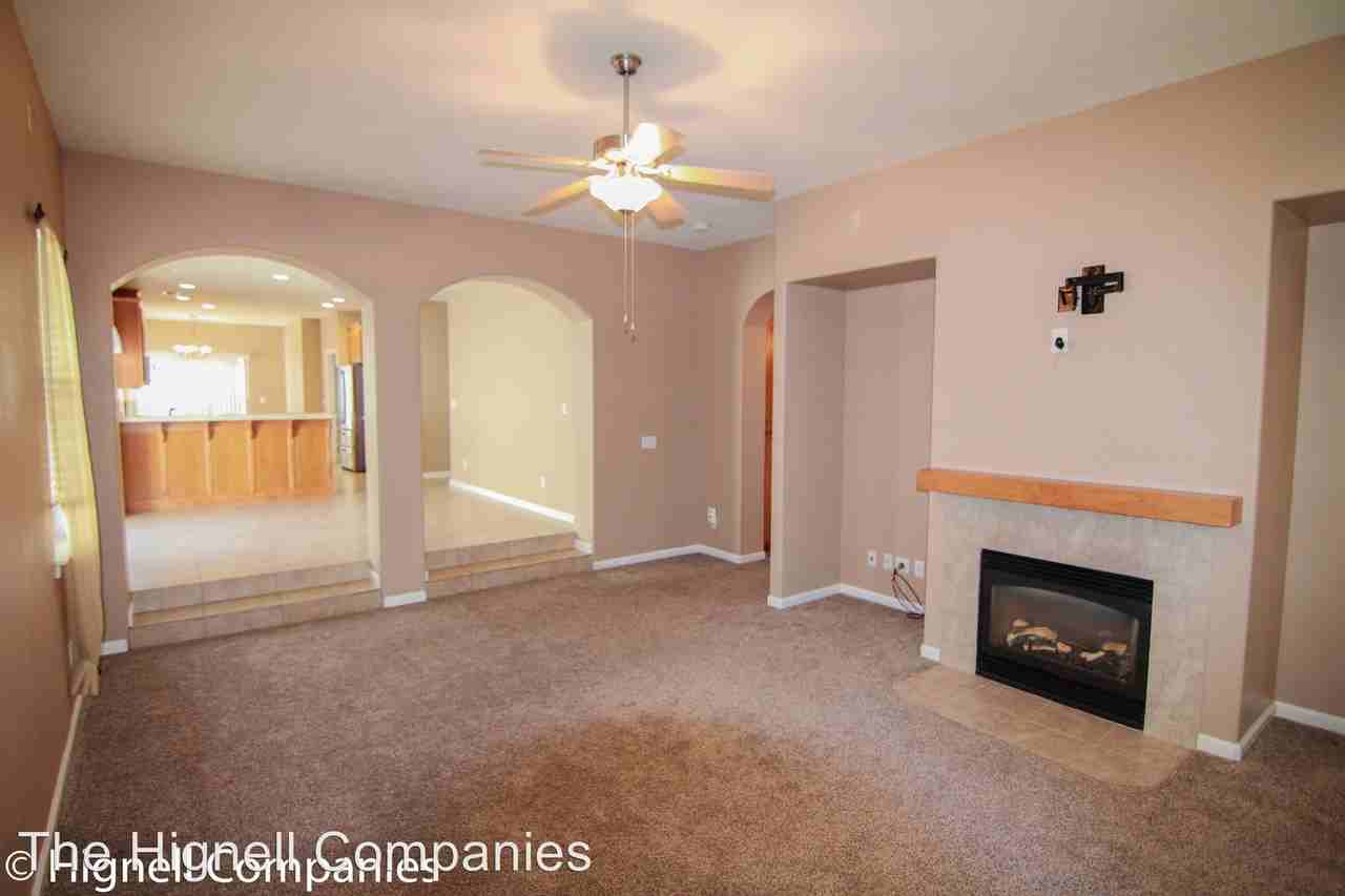1339 Yosemite Dr - Photo 3 of 17
