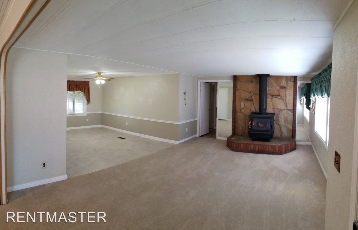 1041 N 2582 W - Photo 3 of 19