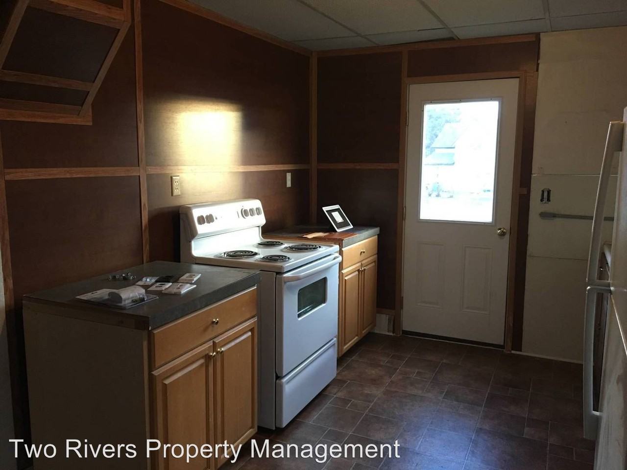 619 W Commercial St - Photo 3 of 5