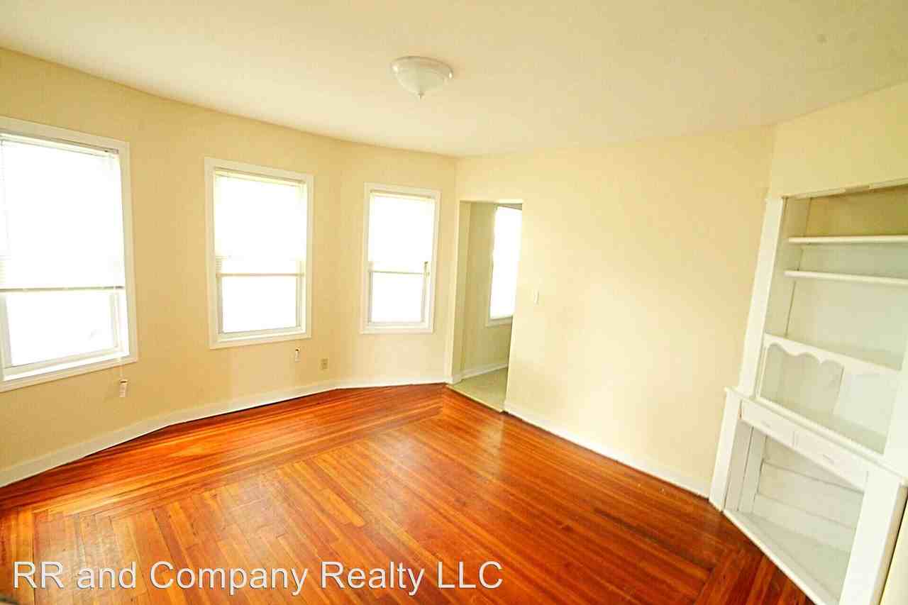 524-526 Plainfield St. - Photo 2 of 7