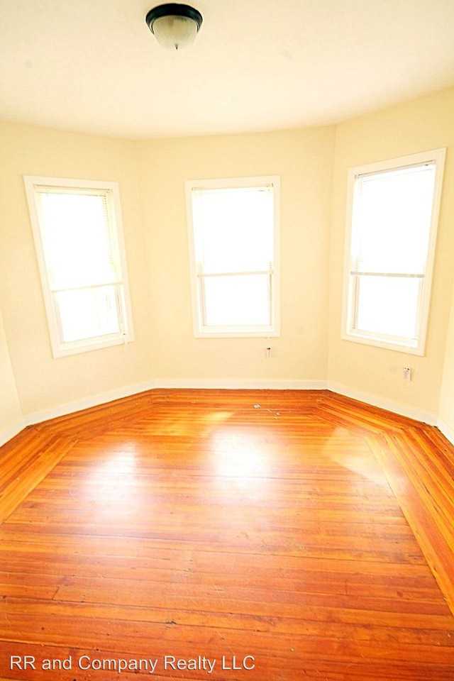 524-526 Plainfield St. - Photo 3 of 7