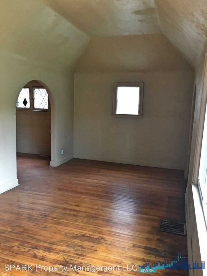 9111 E Bay Harbor Dr. - Photo 3 of 8