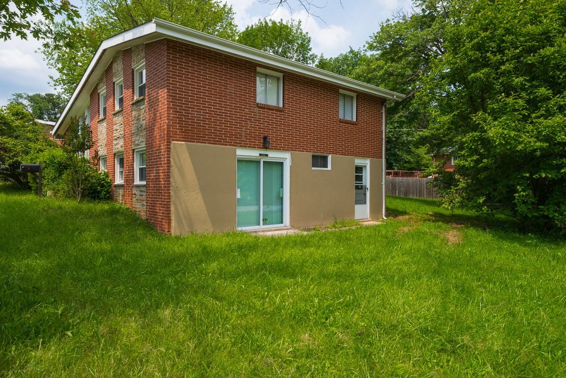 1038 Flagtree Ln - Photo 2 of 28