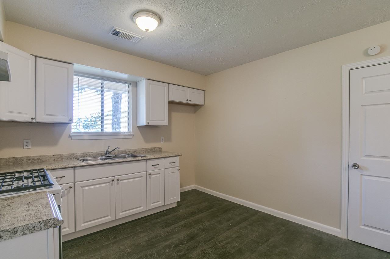 910 Minnesota St - Photo 3 of 12