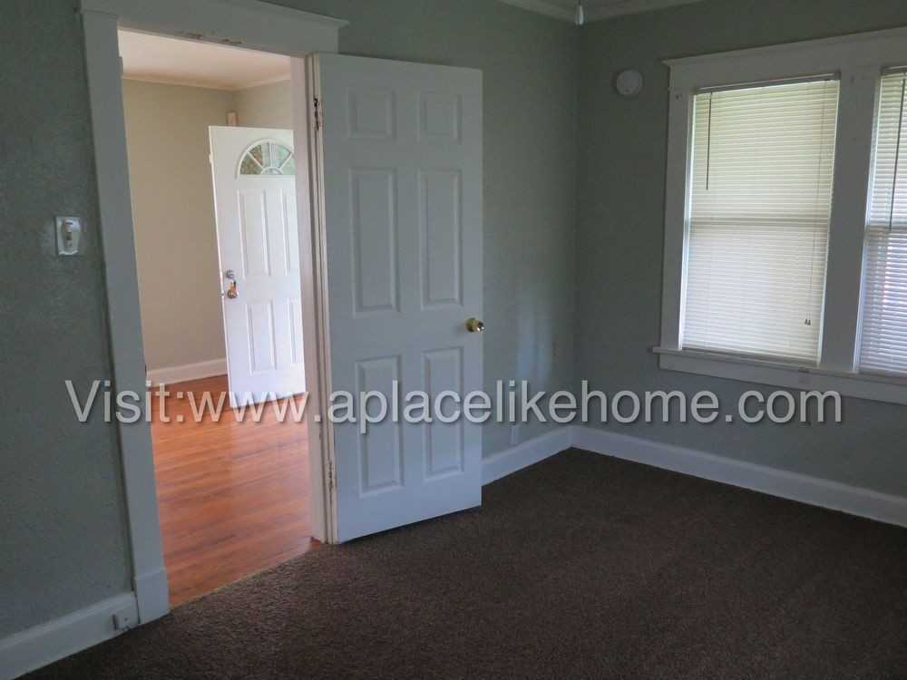 3418 Mersington Ave - Photo 3 of 7