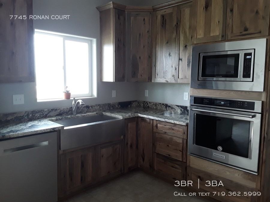 7745 Ronan Ct - Photo 2 of 16