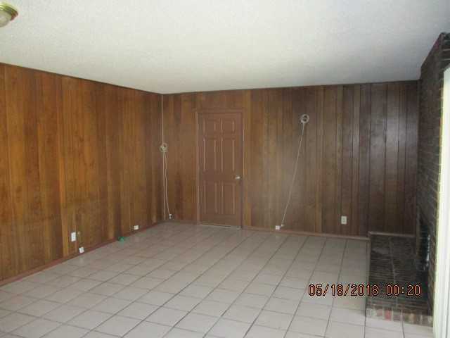 8208 Parkland Dr - Photo 3 of 17