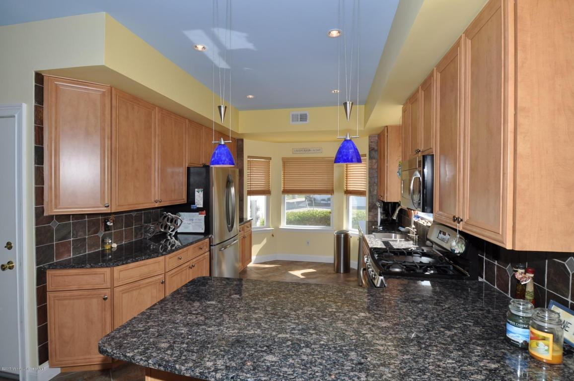 4 Blue Heron Ln - Photo 2 of 20