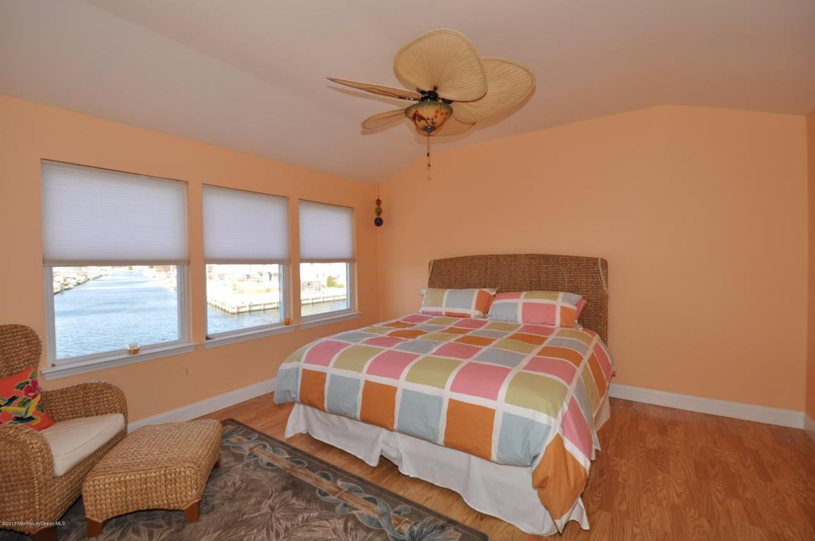 4 Blue Heron Ln - Photo 3 of 20