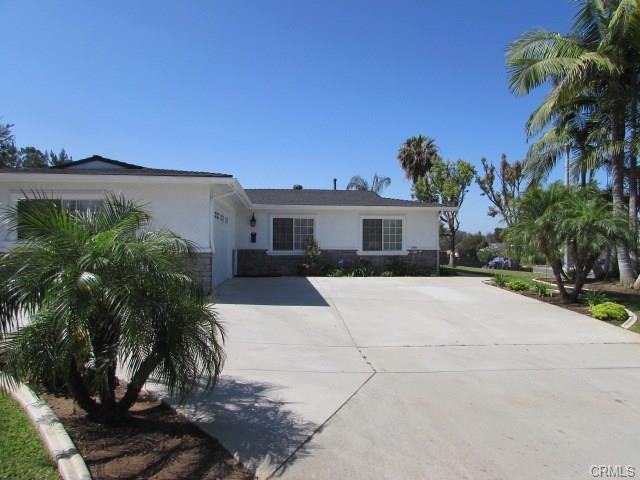 554 E Bonita Ave - Photo 3 of 19