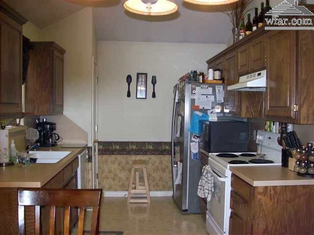 408 Horseshoe Ln - Photo 3 of 9