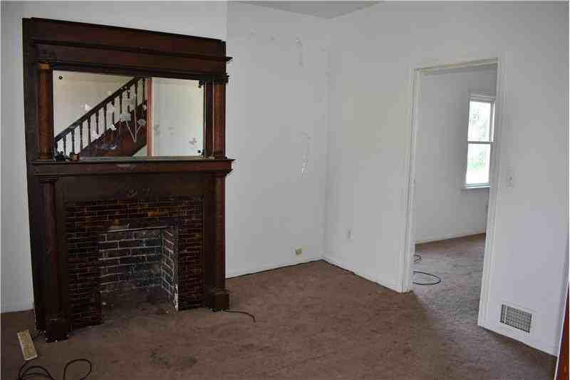 110 St Clair Ave - Photo 3 of 25