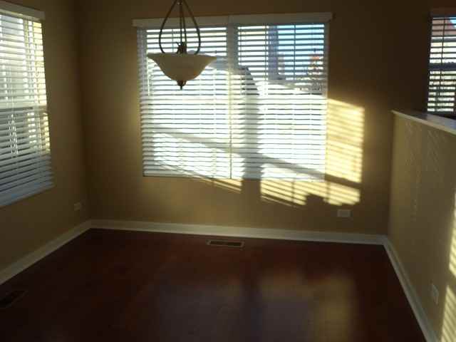 668 Ottawa Dr - Photo 3 of 12