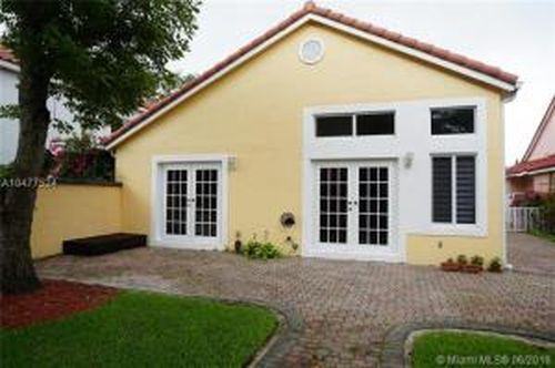 10017 NW 4th St - Photo 2 of 8