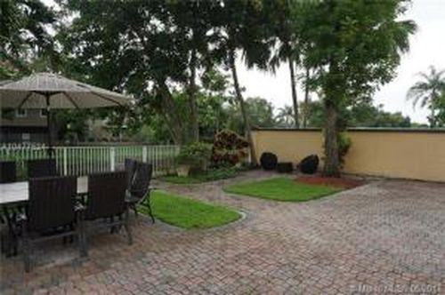 10017 NW 4th St - Photo 3 of 8