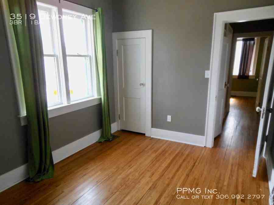 3519 Dewdney Ave - Photo 3 of 6