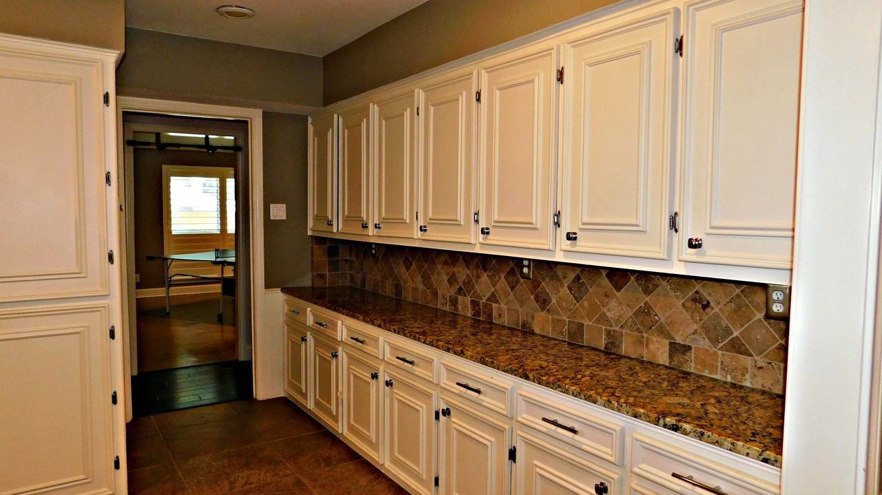 14108 Edgecrest Dr - Photo 3 of 12