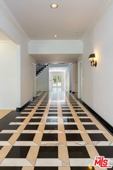 446 24th St - Photo 3 of 21