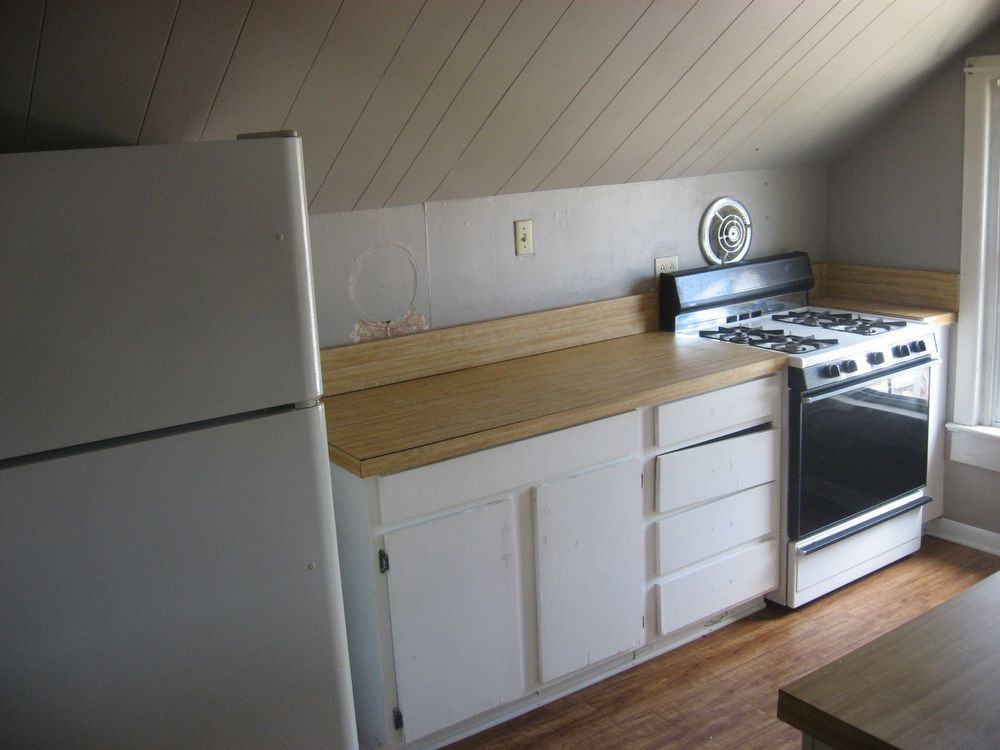 1113 Point St - Photo 3 of 10