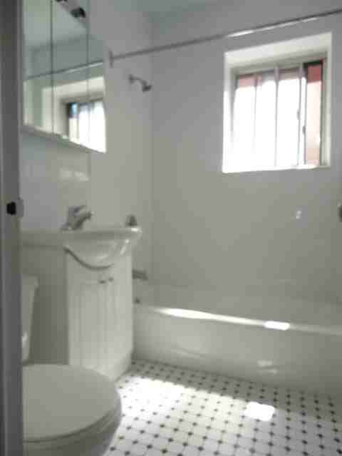 5055 Chemin de la Côte-Saint-Luc - Photo 3 of 8