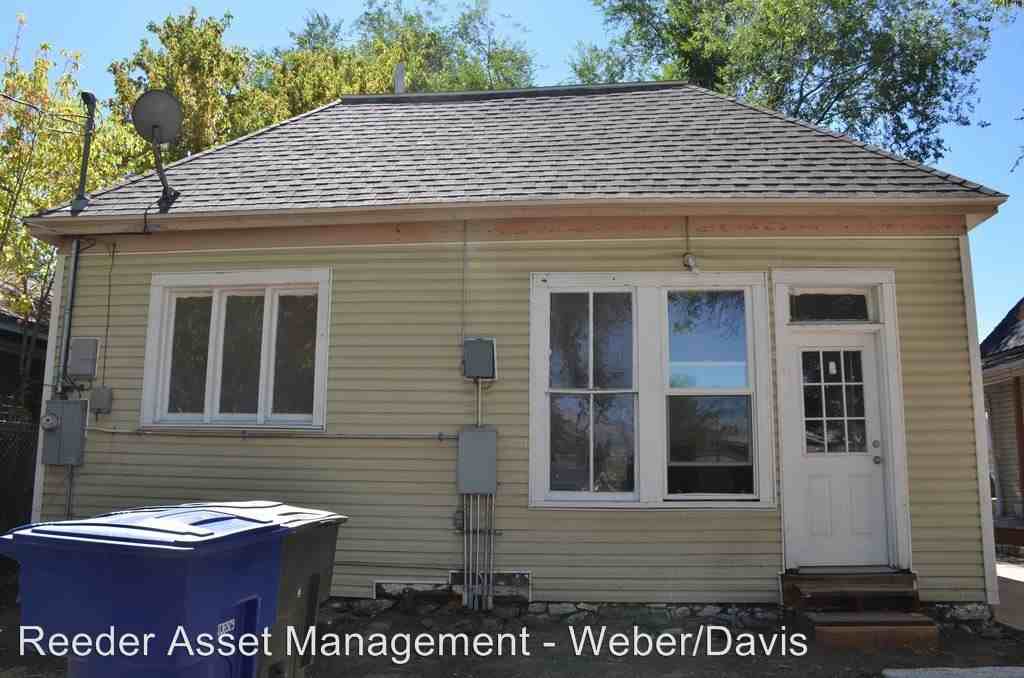 262 33rd St - Photo 3 of 21