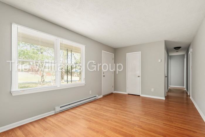 216 Treadway Ct - Photo 3 of 8