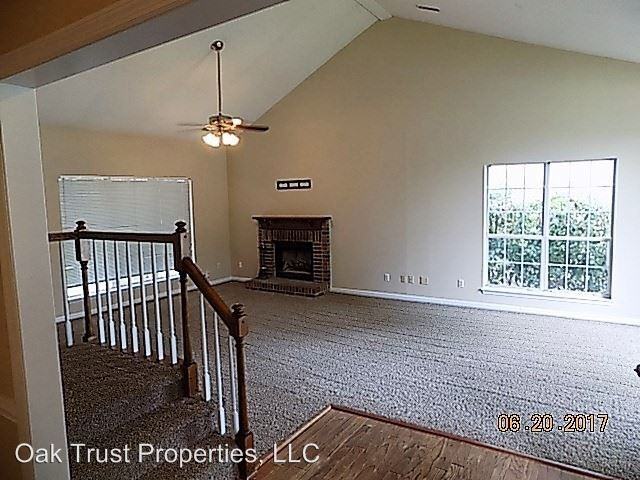 105 Mallory Dr - Photo 3 of 19