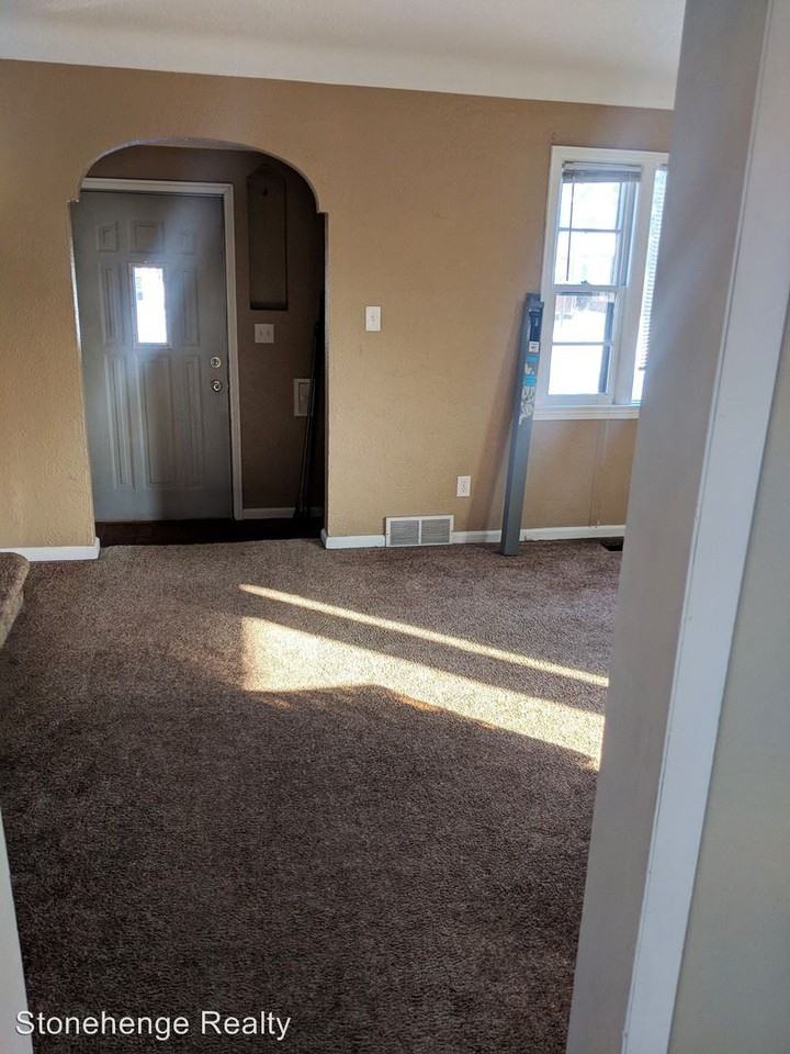 416 Bellcourt Dr - Photo 2 of 20